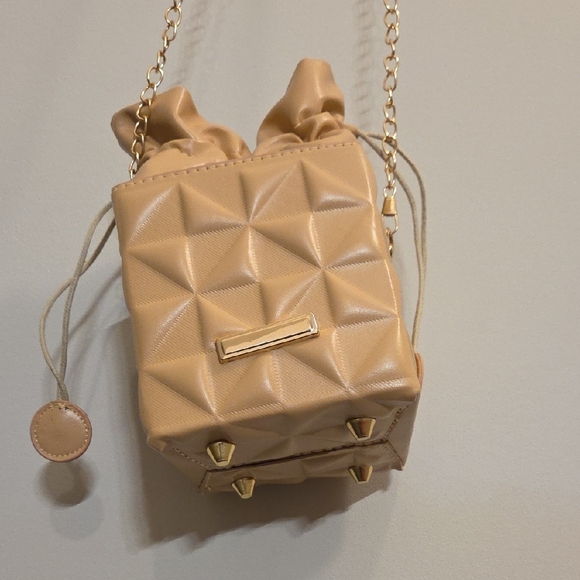 Elegant Tan Quilted Women's Bag - Picture 2 of 9
